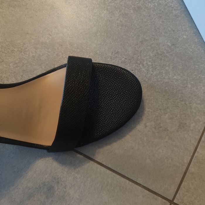 Piękne czarne sandały na obcasie Aldo