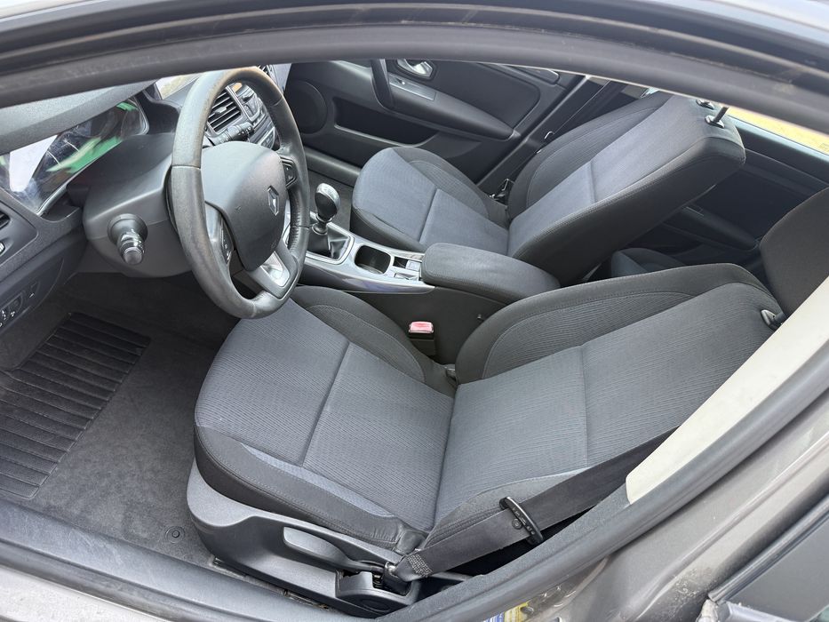 Laguna 2.0 benzyna 140 koni 6 biegow Tempomat Isofix Renault ZAMIANA