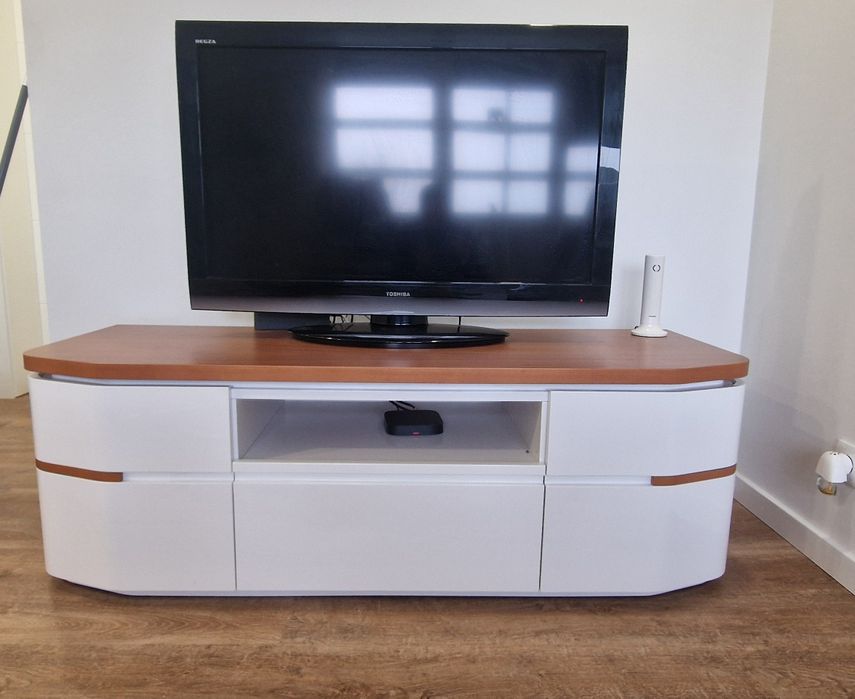 Aparador de Tv alto brilho branco NOVO