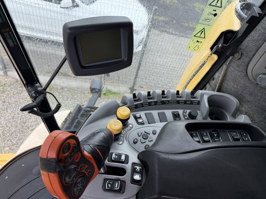 Kombajn zbożowy new holland cx880