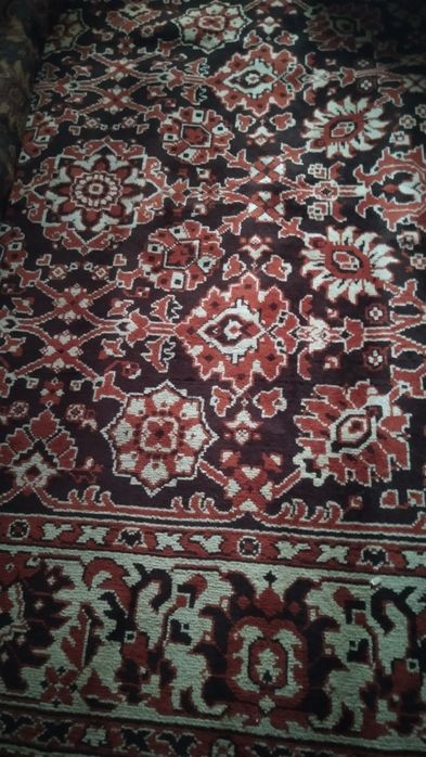 Продам ковёр размером три с половиной на два с половиной метра