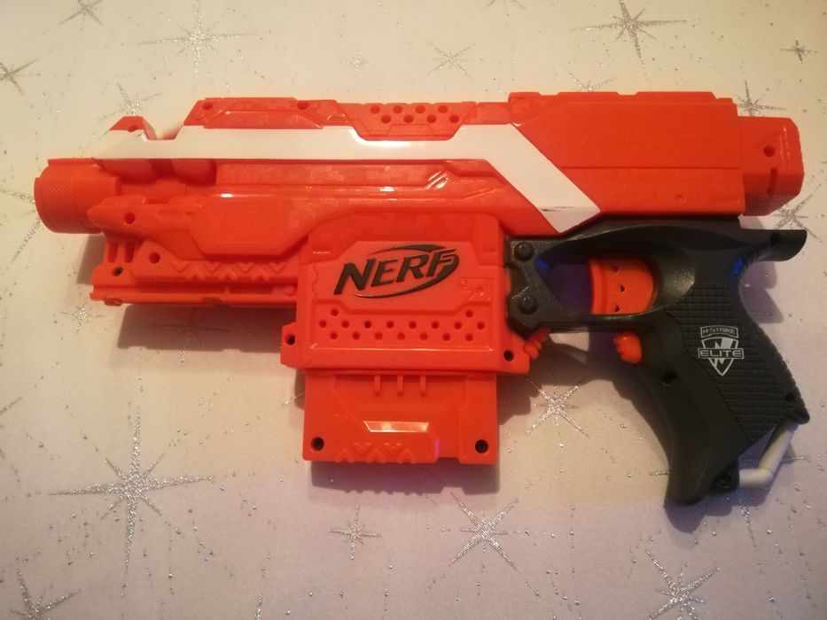 Pistolet - wyrzutnia.