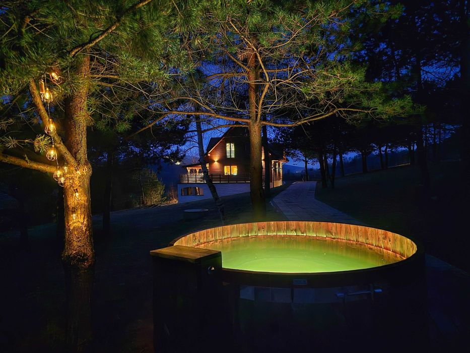 Dom z prywatną balią i widokiem na las Beskid Niski