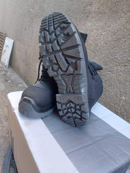 Botas de segurança Gaston Mille pretas com biqueira de fibra de vidro.