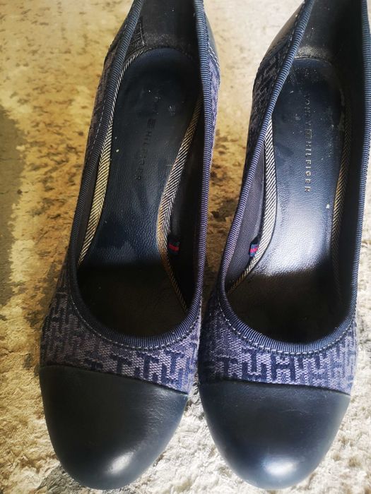 Tommy Hilfiger granatowe czółenka 36