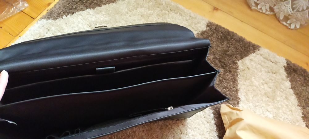 Продам портфель шкіра