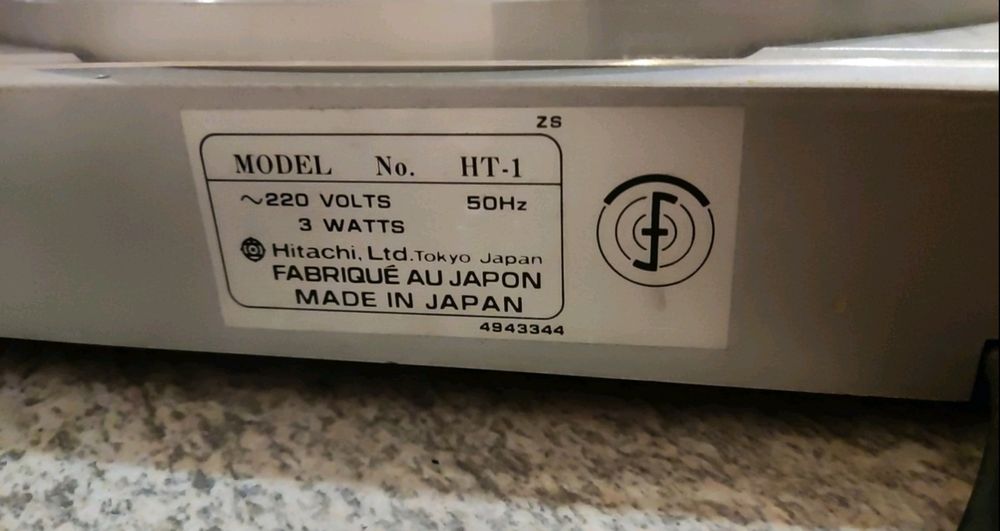 Проигрыватель винила 80х годов HITACHI HT-1