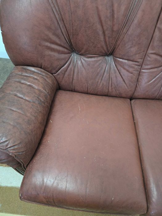 Sofá em pele com cama