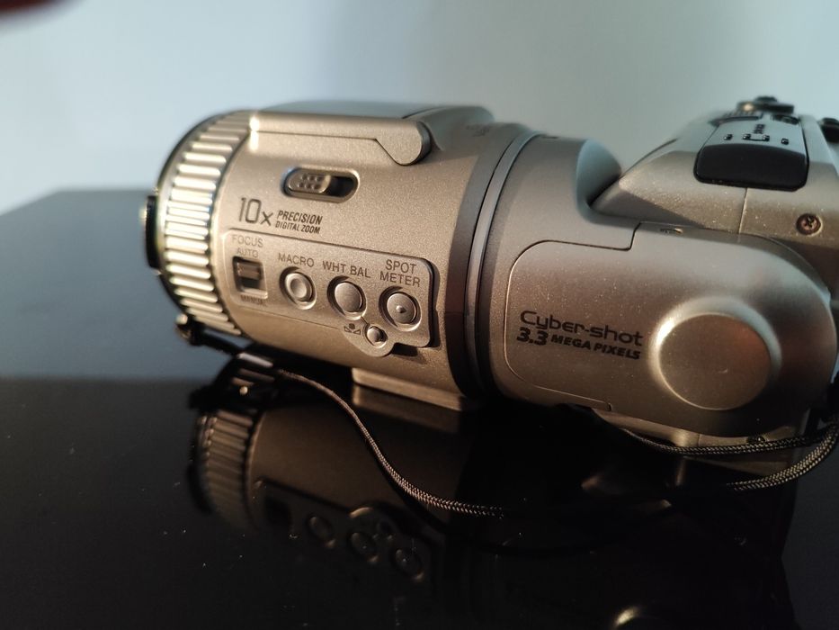 Sony Cyber-shot DSC-F505v | Lente Carl Zeiss | Ícone Retro