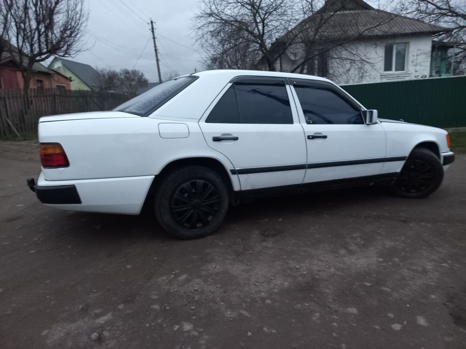 Mercedes-Benz E 124 260 (avtomat)