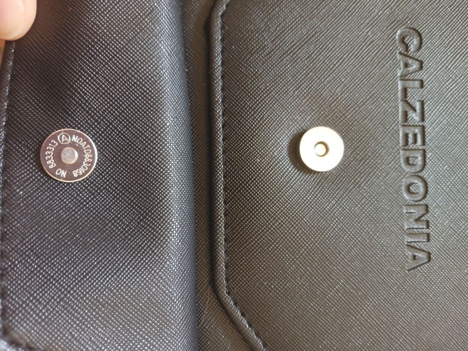 Клатч від бренду Calzedonia.