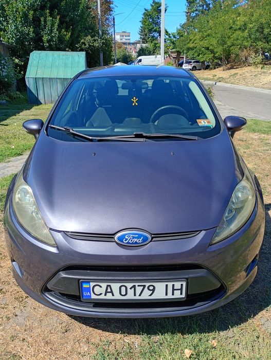 Ford Fiesta( PowerShift)2013року з двигуном 1.6 бензин.