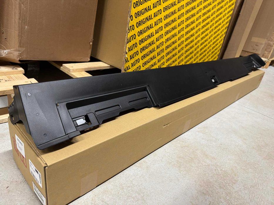 Накладка порога права ліва Mazda CX-30 Нова оригінал