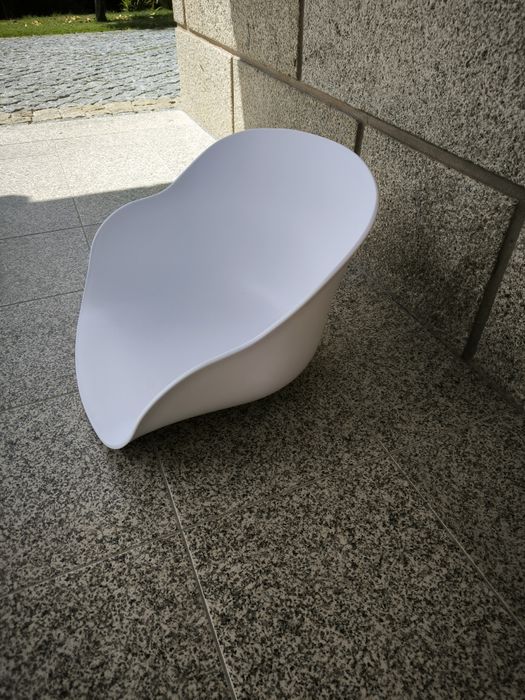 Cadeira branca para dar, estilo Ikea