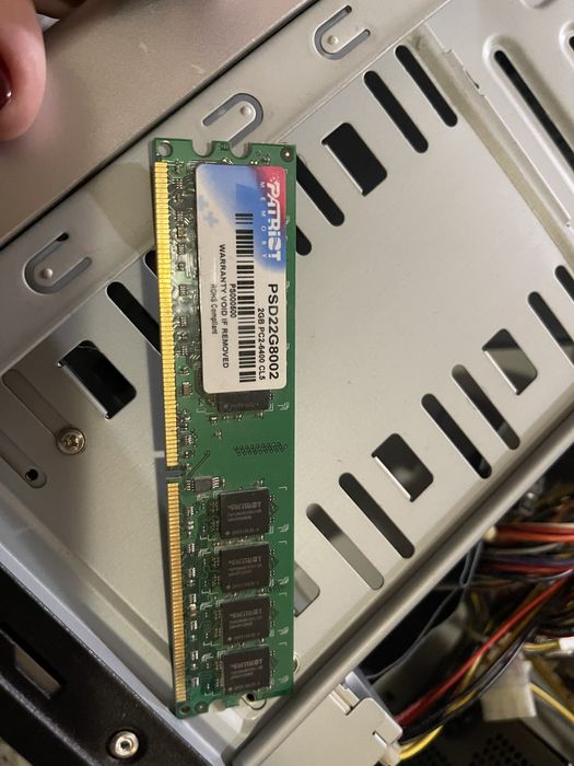 Компʼютер (системний блок + монітор + клааіатура)