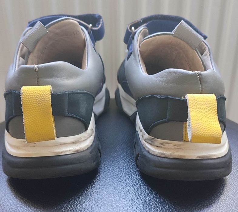 Кросівки шкіряні повномірний 40 розмір