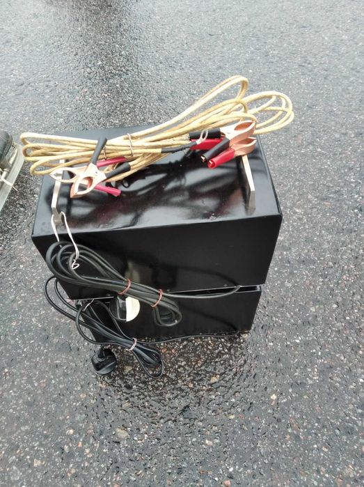 Зарядний пристрій для акамулятора на 12 В  10 ампер ( Україна )