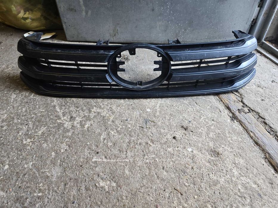 grill Toyota Hilux VIII 8 2015-