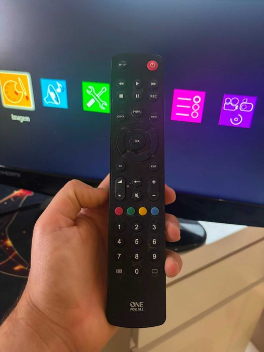 TV / Monitor Sunstech 18,5" Polegadas (HDMI, USB, SCART) + Comando