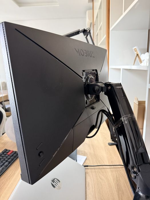 Braço pneumático para monitor