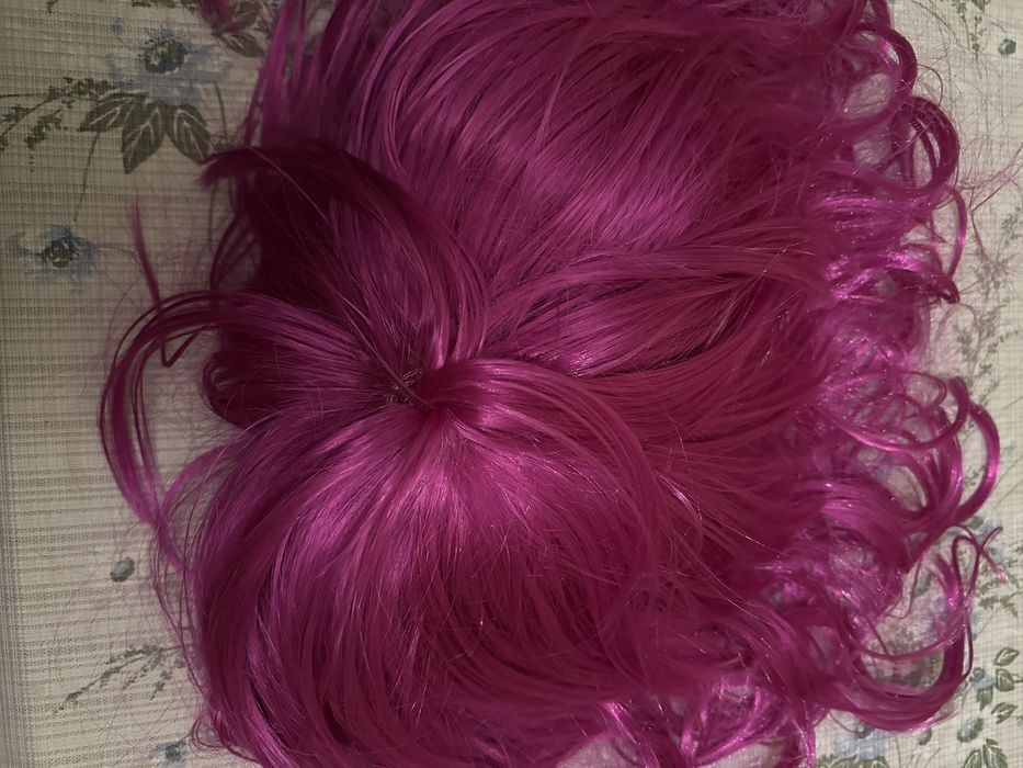 Парик яркий блестящий