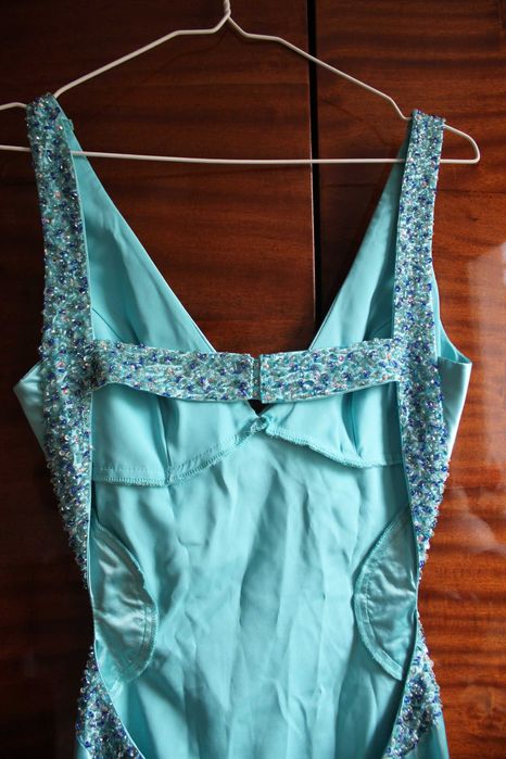 Сдам в аренду, продам голубое вечернее платье с вышивкой ручной работы