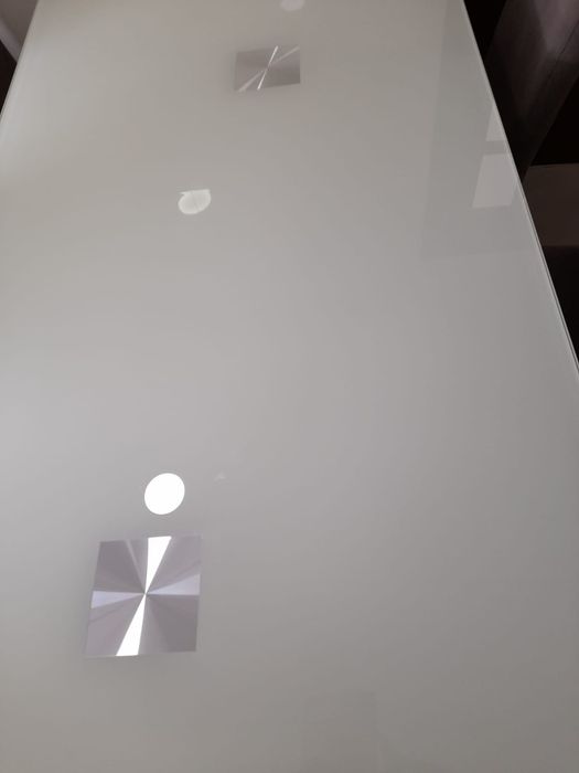 Mesa branco lacado com tampo de vidro