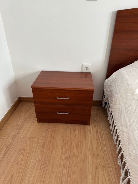 Quarto de casal Cama Comoda 2 mesas de cabeceira