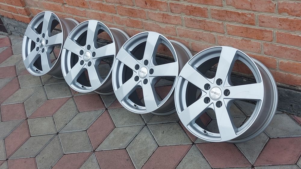 Диски Dezent R17 5x114,3 ET40 J7,0 ЦО: 71,6 мм Renault Toyota Lexus Honda Mazda Hyundai KIA Mitsubishi Nissan Jeep