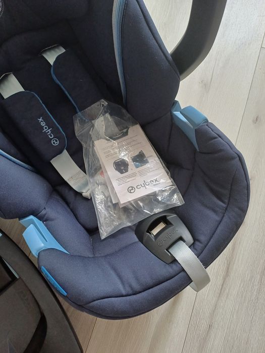 Fotelik z bazą Cybex Aton 5 i baza 2fix