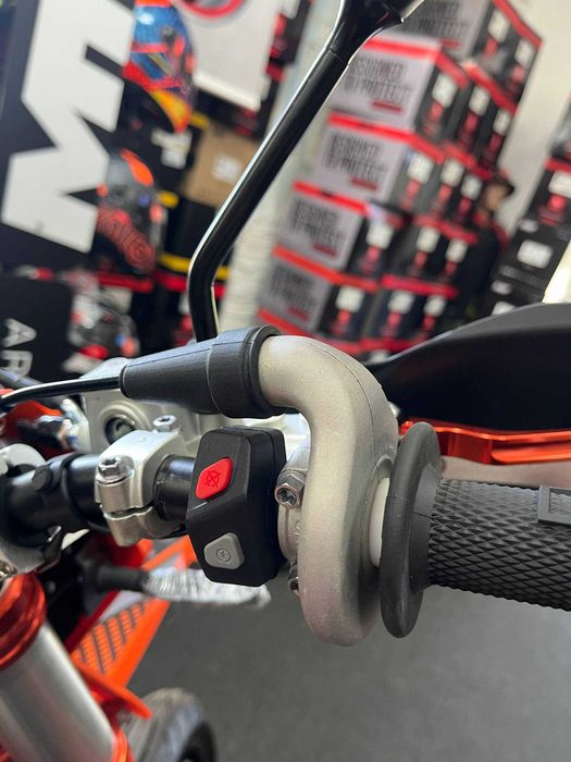 Мотоцикл STN V8 Motard В НАЯВНОСТІ !!!