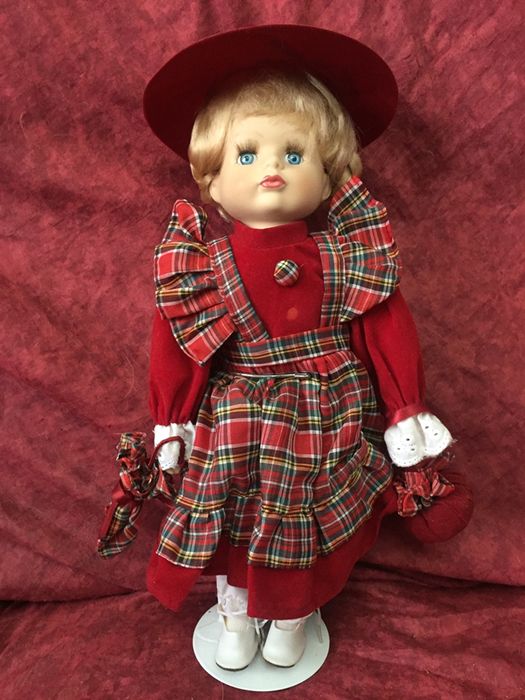 Boneca de porcelana antiga