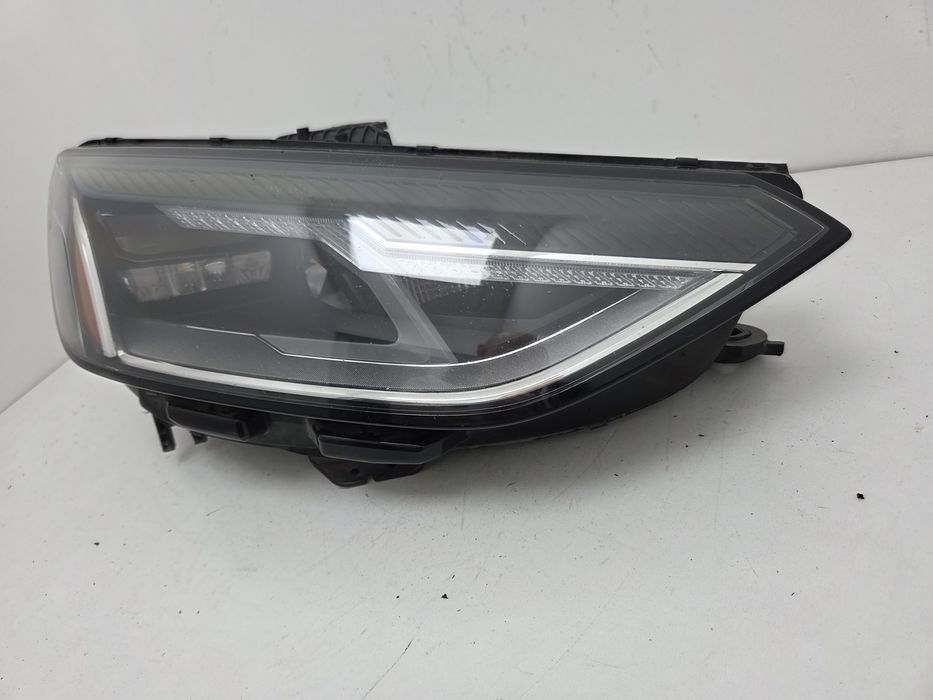 Фара права Audi A4 B9 2020-2024 USA