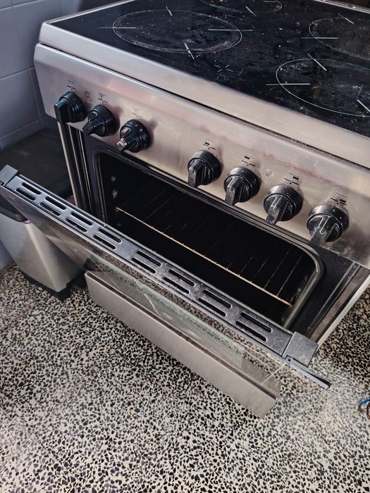 Fogão com placa vitrocerâmica