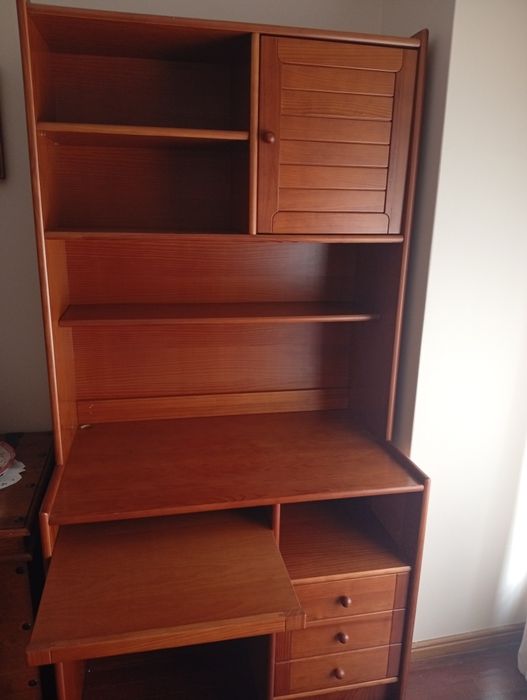 Secretaria com estante