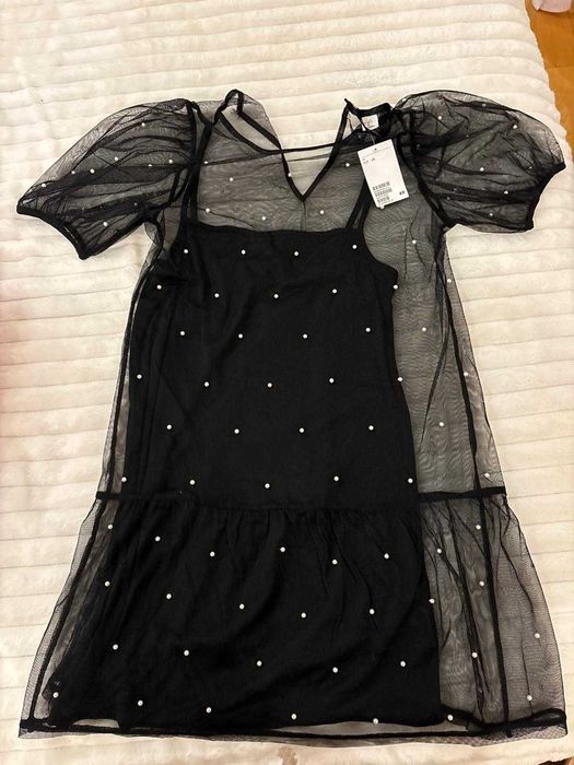 Vestido preto com pérolas