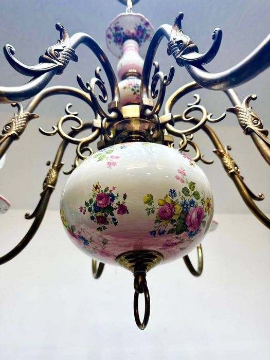 Латунна люстра з порцеляновими елементами на 8 ламп 7459