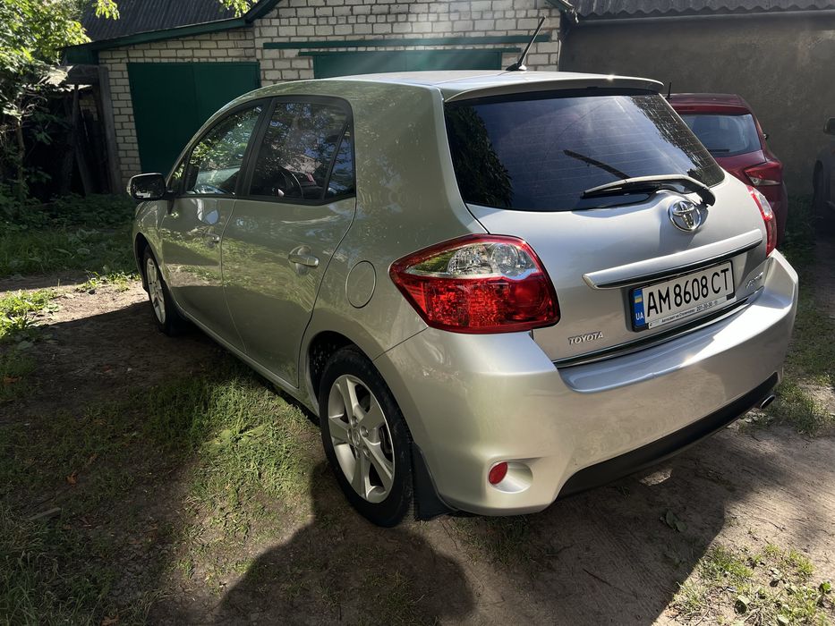 Продам Toyota Auris 2011