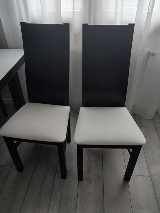 Stół  z 6 krzeslami drewniany