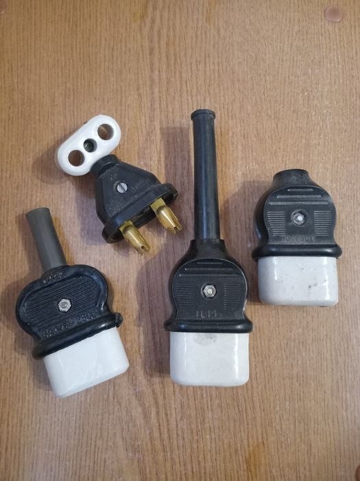 Керамічні штепсельні вилки ...