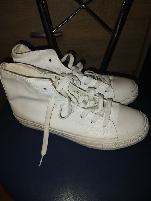 Buty białe trampki