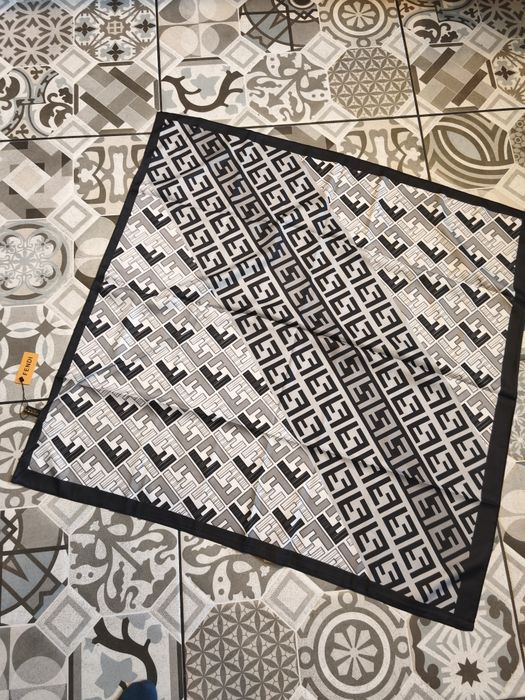 Apaszka chusta czarno biała