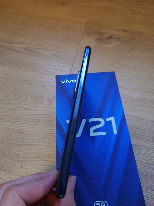 Smartfon Vivo v21 5g jak nowy