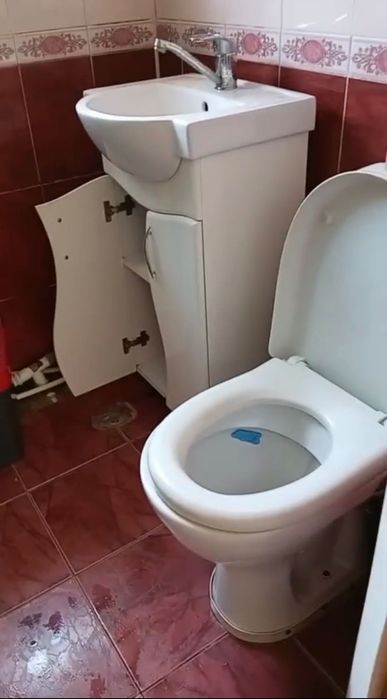 Продам душ кабину, умывальник, унитаз