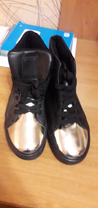 Продам новые кеды женские