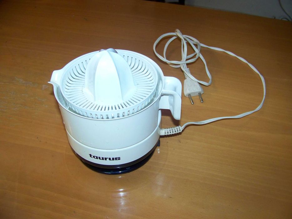 espremedor de citrinos TAURUS