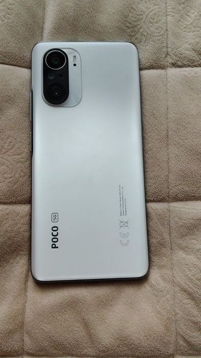Продам смартфон Poco F3