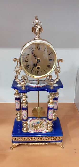 Relógio Pintado à Mão, em porcelana, marca Alfa