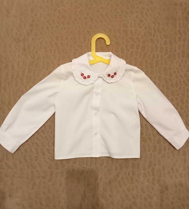 śliczna biała bluzeczka rozm. 92