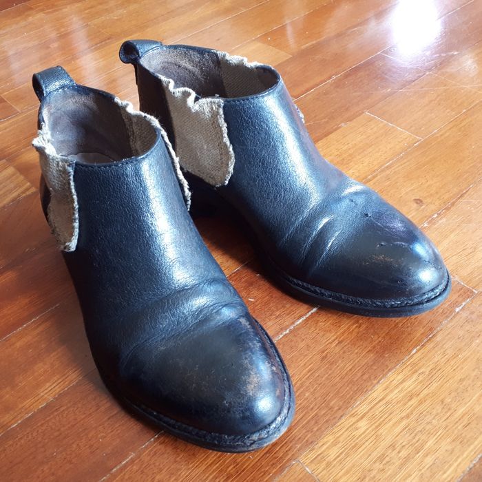 Botins em couro preto
